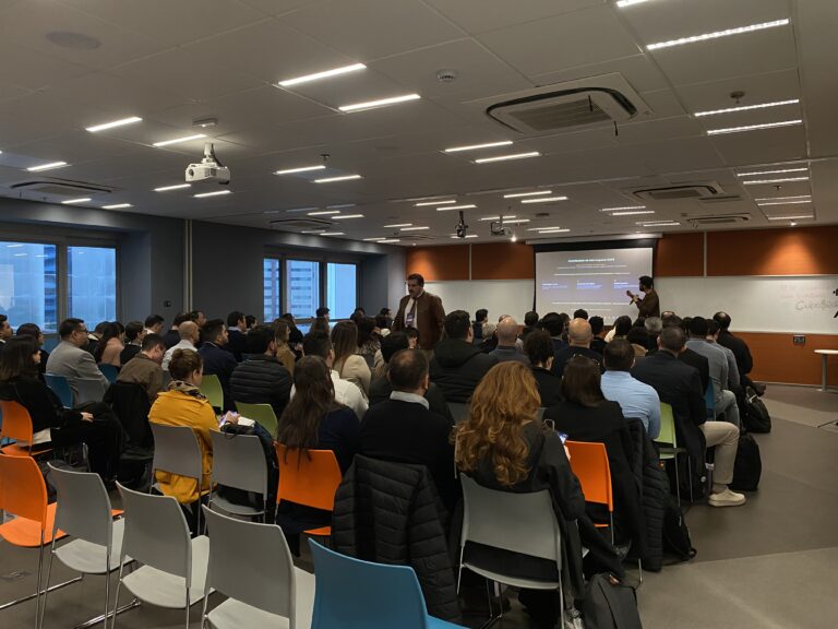 Plateia do Procurement AI Leaders assistindo à apresentação